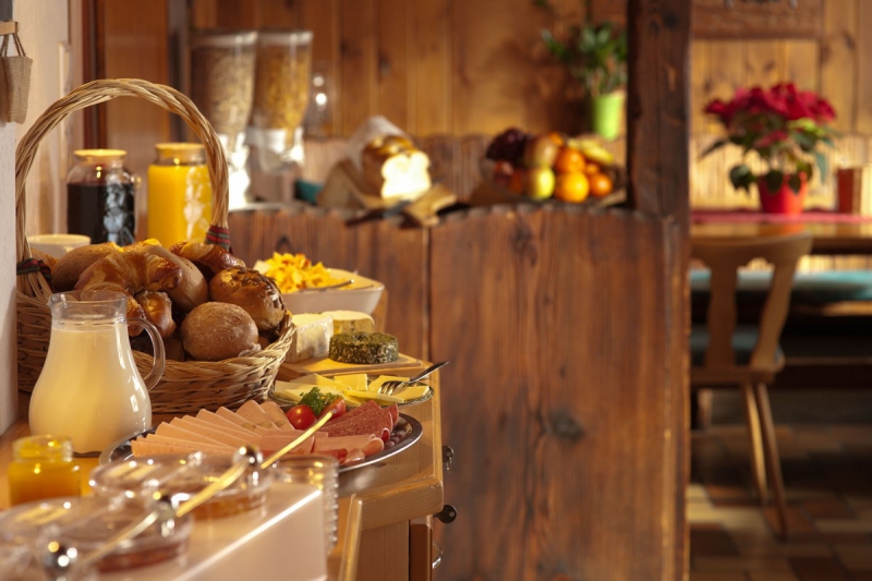 boulangerie-LES MAYONS-min_breakfast_buffet_food_restaurant_meal_hotel_plate_fresh-718745